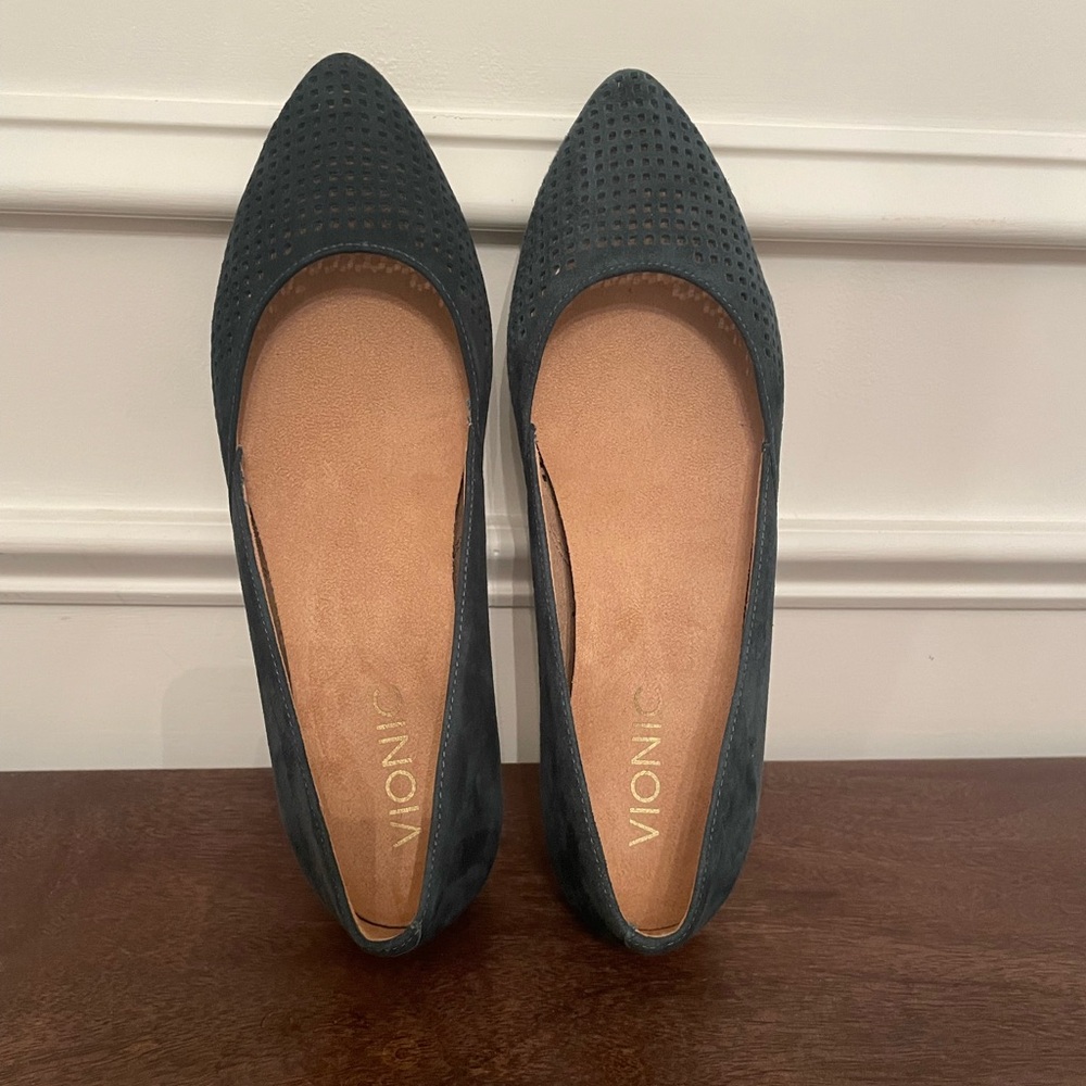 Vionic Women's Posey Perforated Laser Cut Pointed Toe Flats